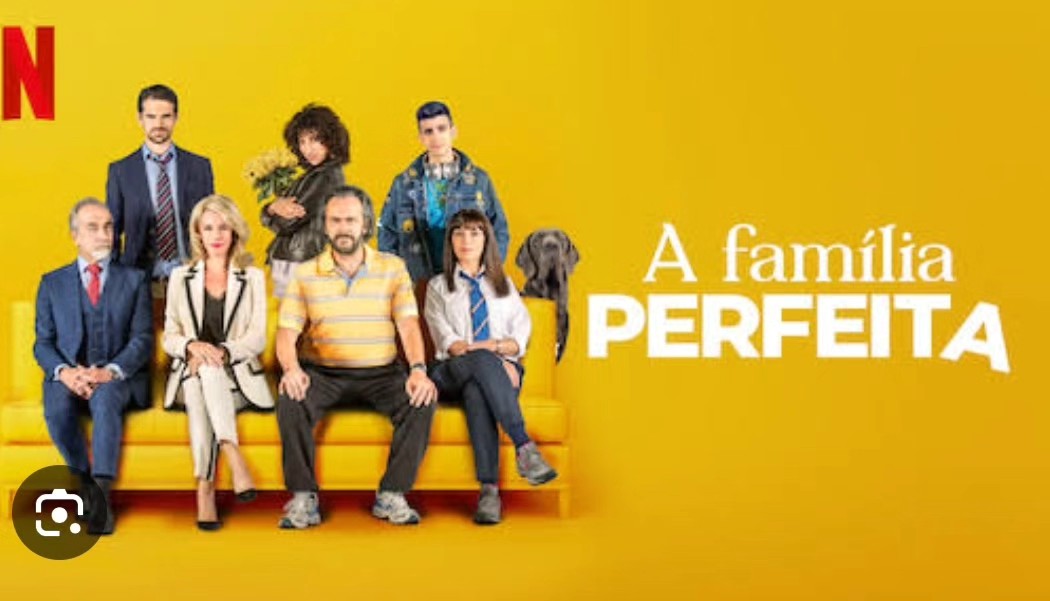 Capa da análise A família perfeita, sobre dinâmica do grupo familiar